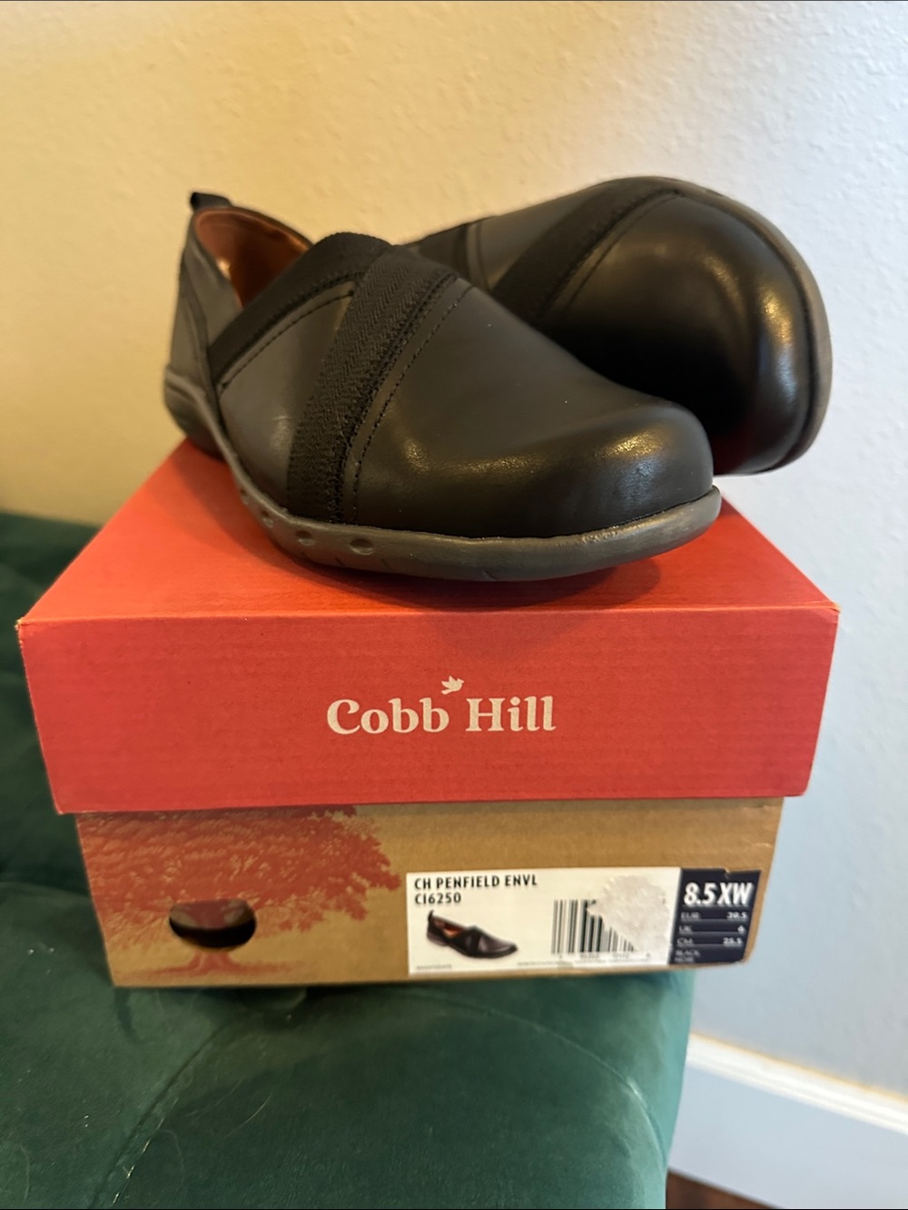 Cobb Hill Women’s XW Black Slip-On Leather Flat